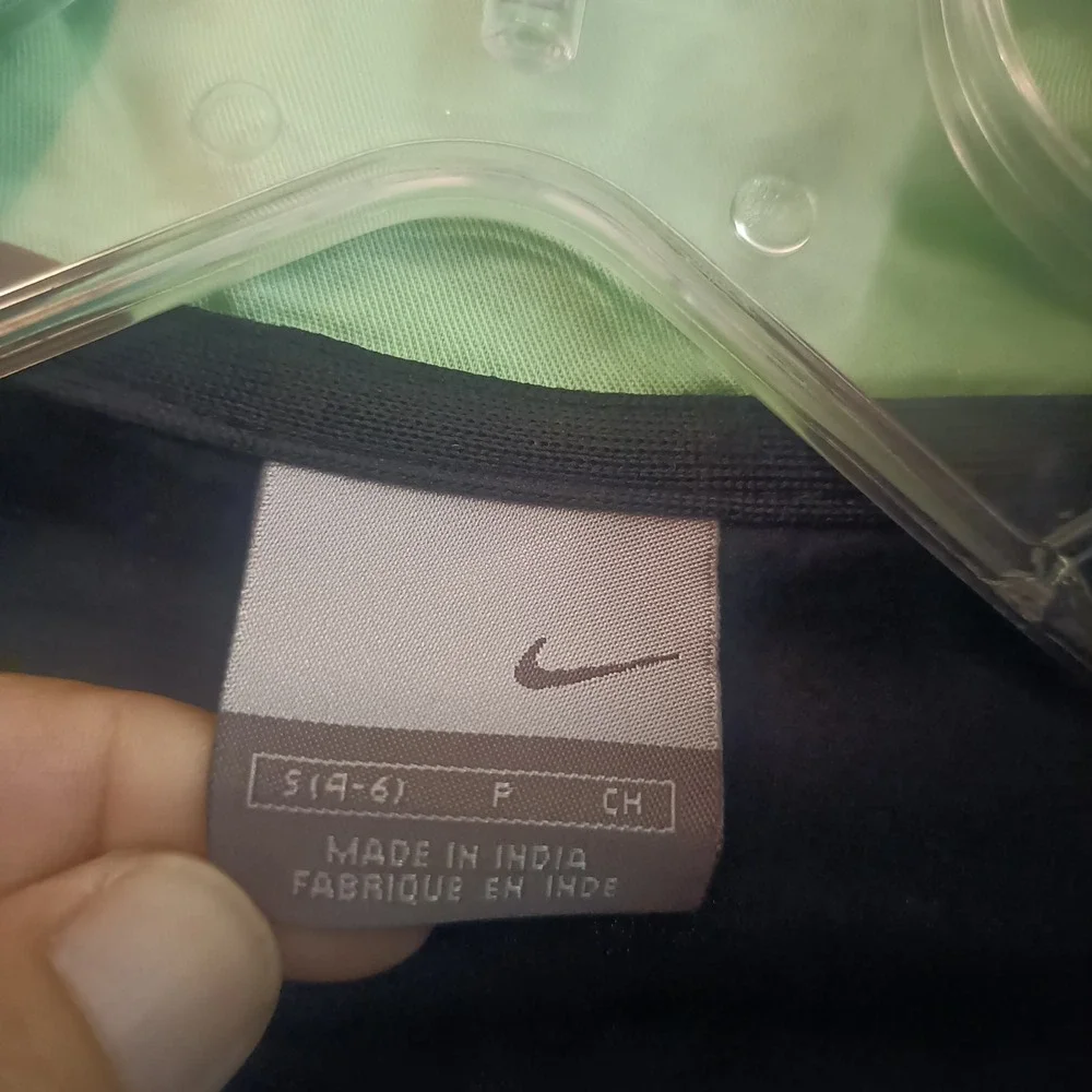 Nike Play Up Jacket Women's Size‎ S Full Zip Pockets Ribbon Trim Green Accent